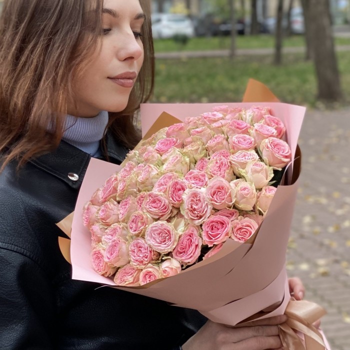 Букет из 25 кустовых роз Babby Follies