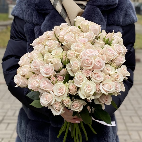 Кустовая роза Роял Порцелина 40 см