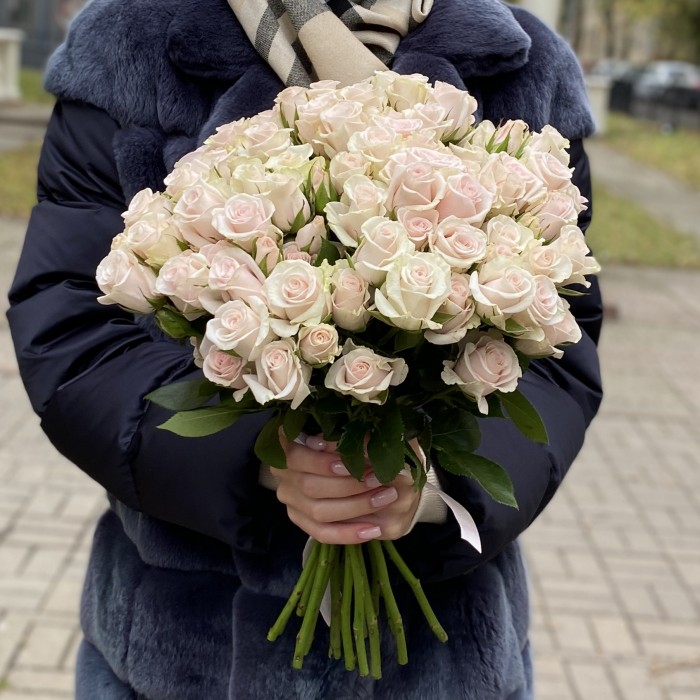 Кустовая роза Роял Порцелина 40 см