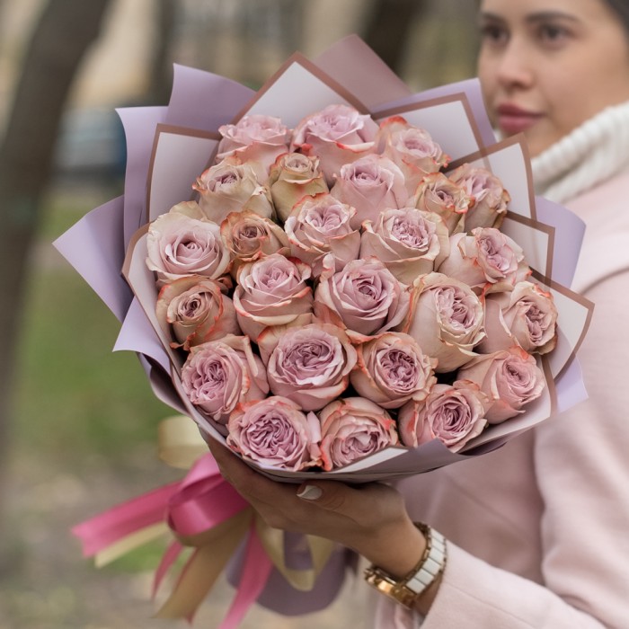 25 пионовидных роз Lilac Wonder