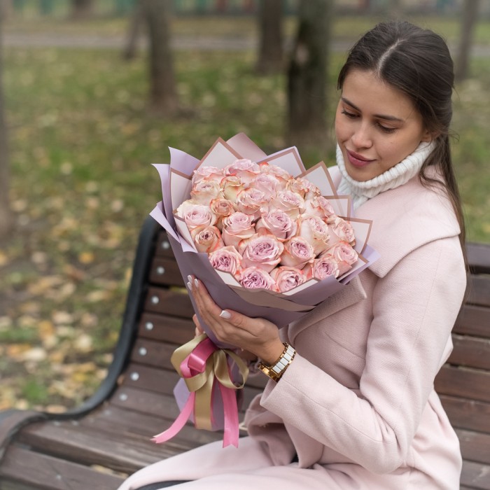 25 пионовидных роз Lilac Wonder