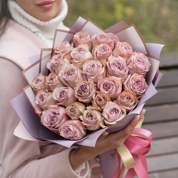 25 пионовидных роз Lilac Wonder