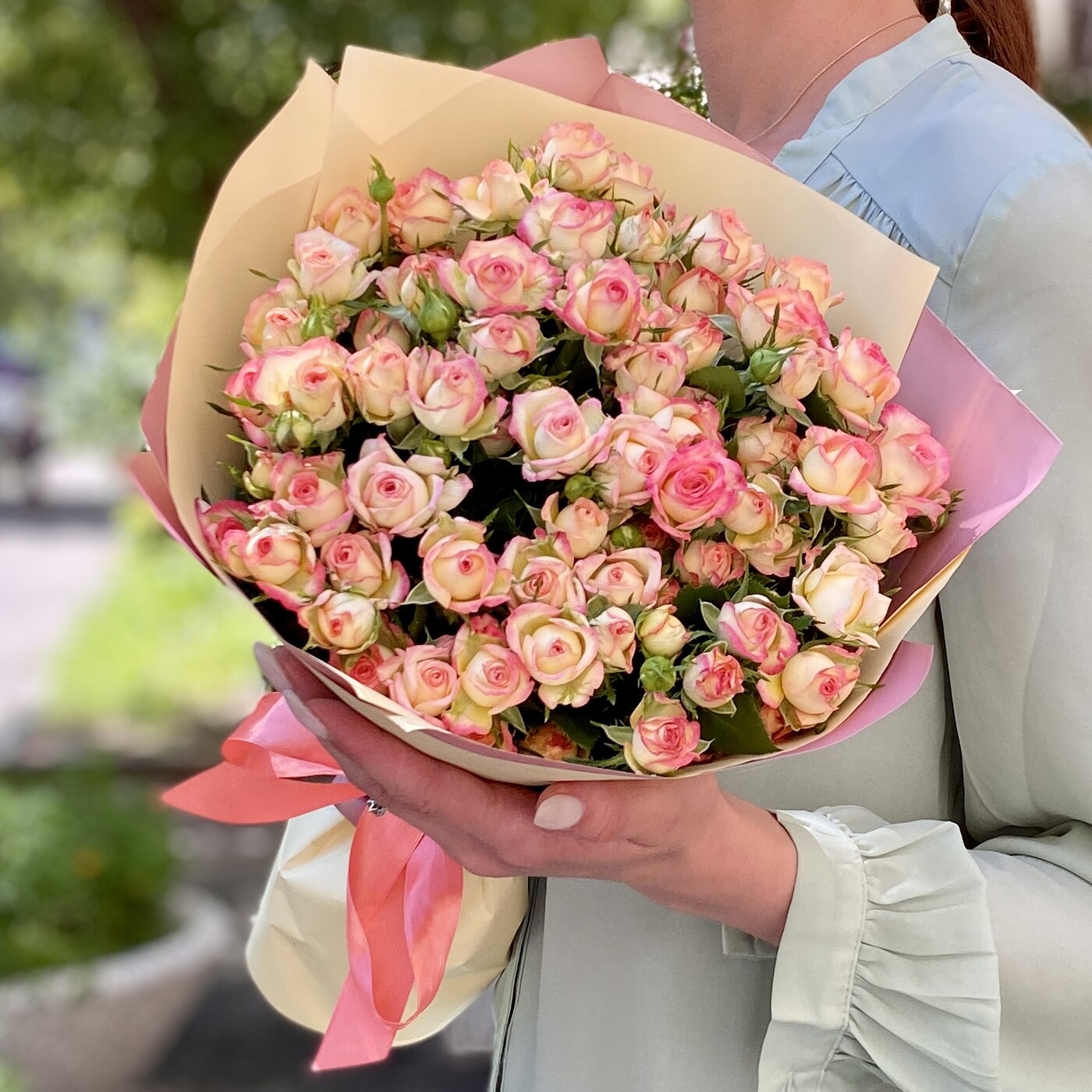 Кустовая роза купить в москве заказать цветы по почте