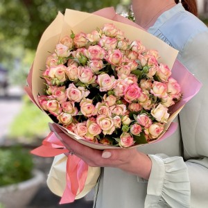 Букет из 21 кустовой розы Букет из 21 кустовой розы