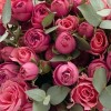 Яркий букет из кустовых пионовидных роз