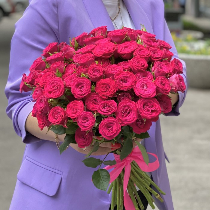 Кустовая малиновая роза Коллин