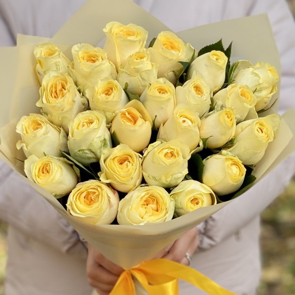 25 пионовидных роз Баттеркап