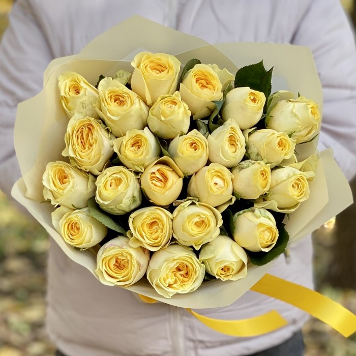 25 пионовидных роз Баттеркап