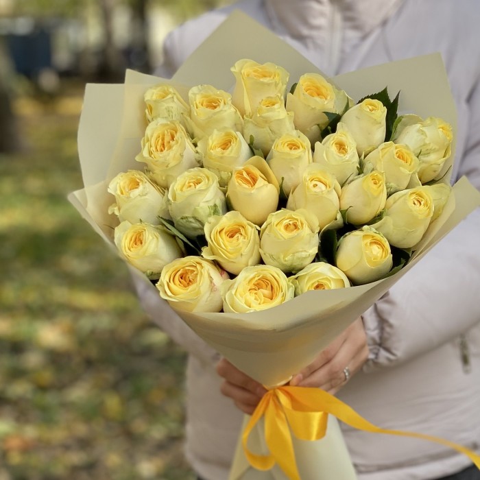 25 пионовидных роз Баттеркап