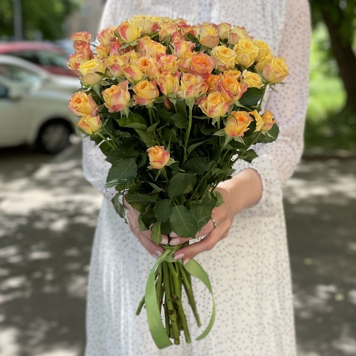 Кустовая пионовидная роза Лэнд оф файр