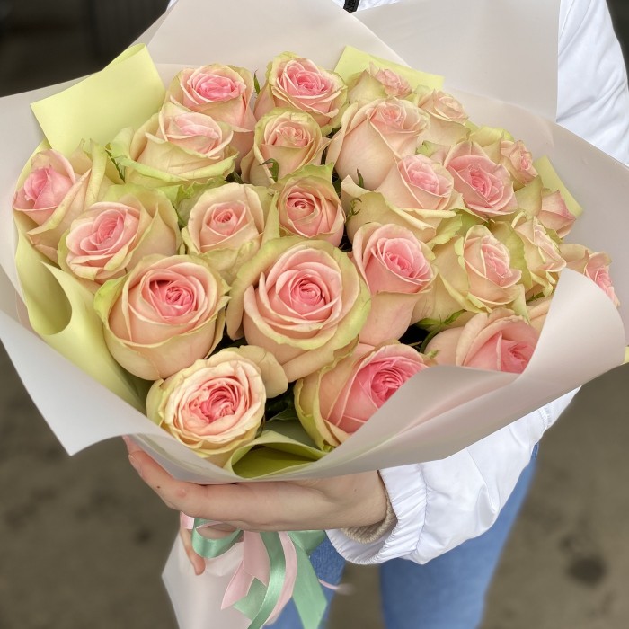 Букет роз Лавли Амбиенс