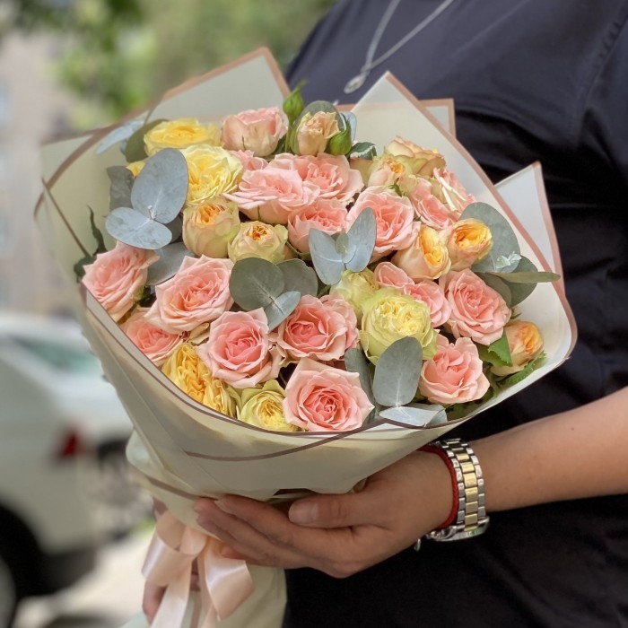 Летний дуэт пионовидных роз