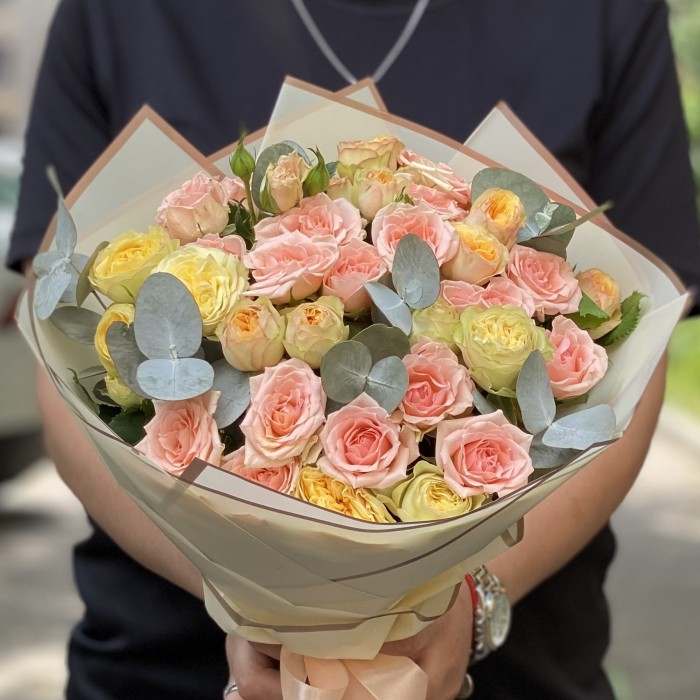 Летний дуэт пионовидных роз