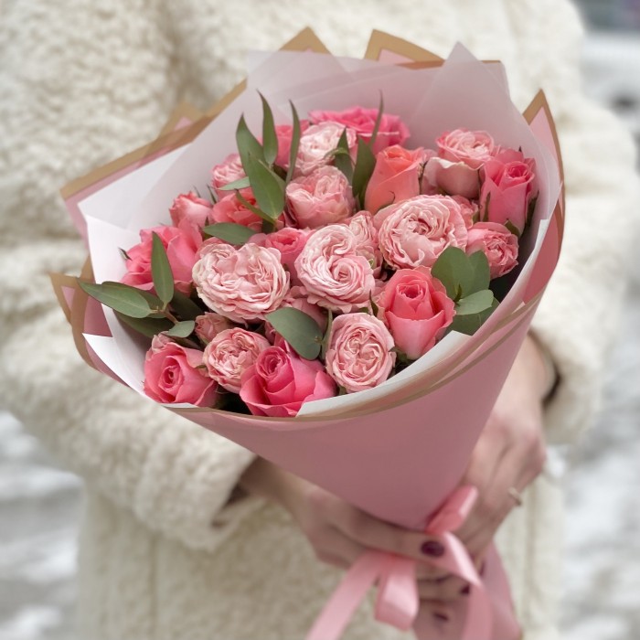 Букет пионовидных роз Мадам бомбастик и Эйс пинк