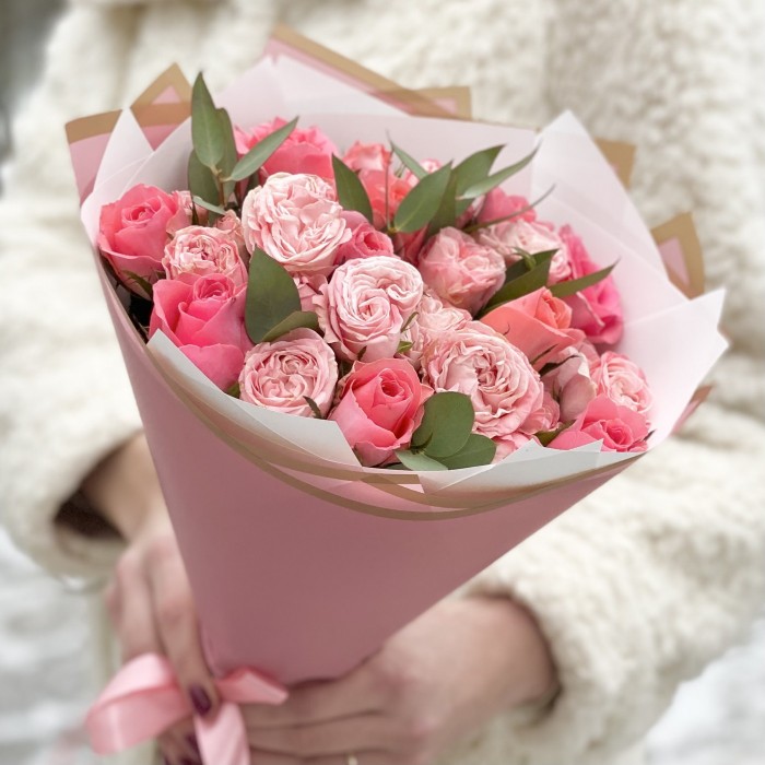 Букет пионовидных роз Мадам бомбастик и Эйс пинк