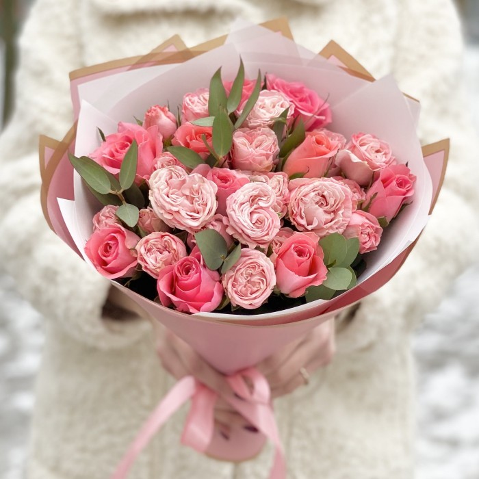 Букет пионовидных роз Мадам бомбастик и Эйс пинк