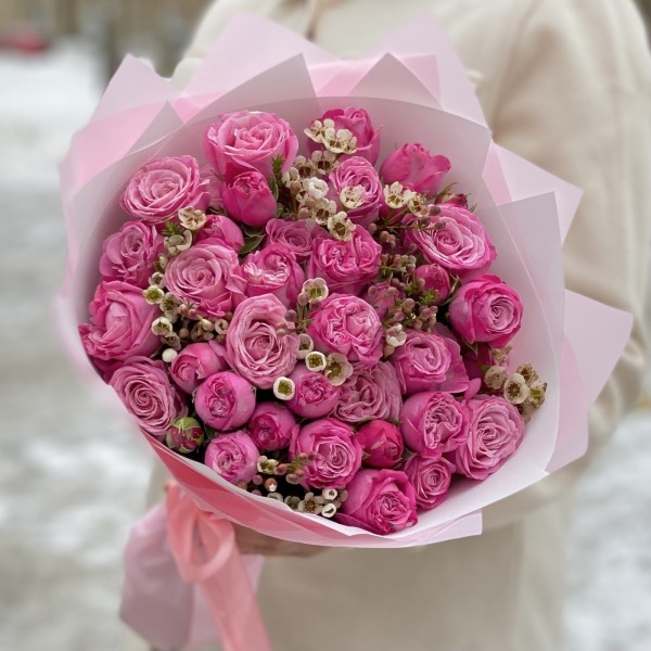 Пионовидная роза Леди бомбастик с ваксфлауэром