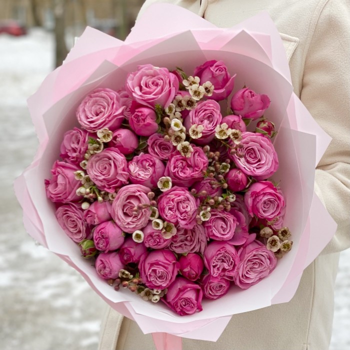 Пионовидная роза Леди бомбастик с ваксфлауэром