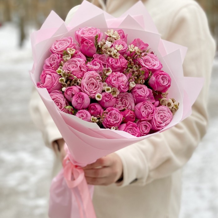 Пионовидная роза Леди бомбастик с ваксфлауэром