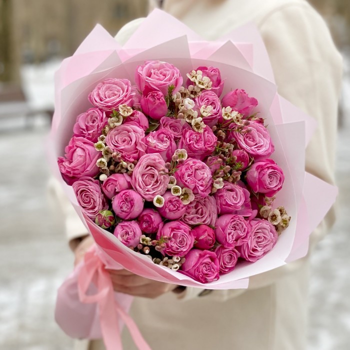 Пионовидная роза Леди бомбастик с ваксфлауэром