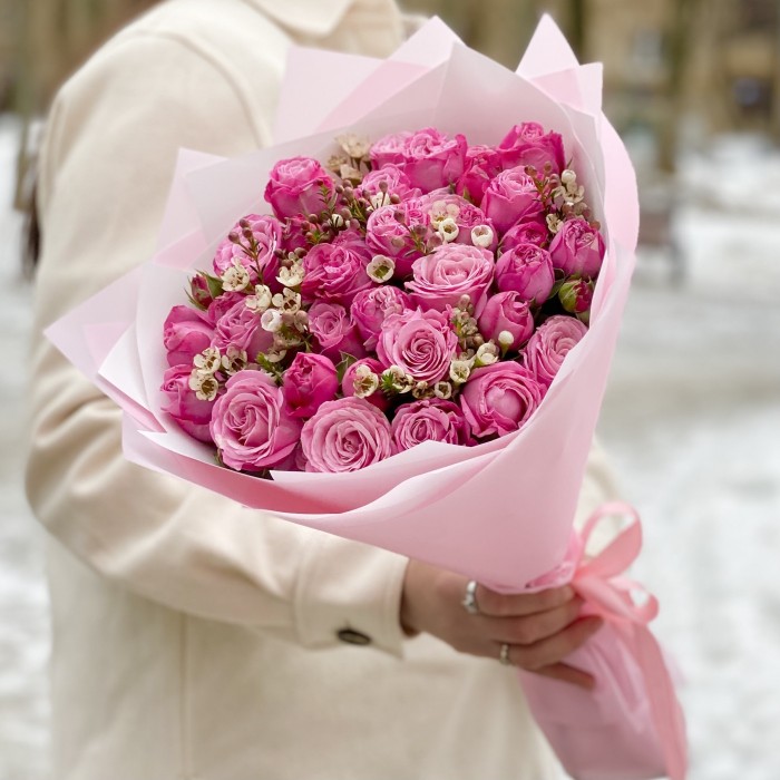 Пионовидная роза Леди бомбастик с ваксфлауэром