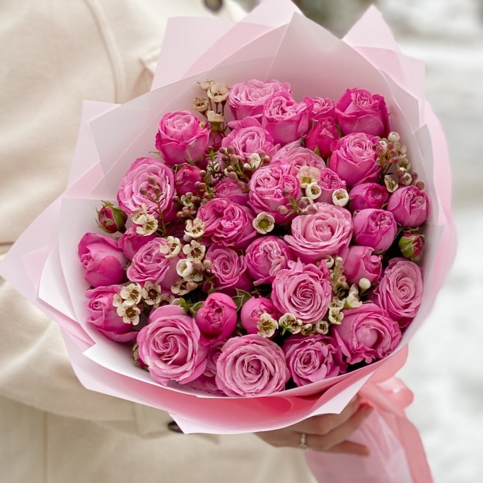 Пионовидная роза Леди бомбастик с ваксфлауэром