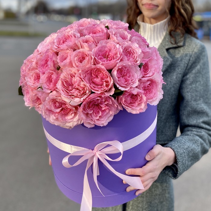 Пионовидные розы Mayra’s Pink в фиолетовой коробке Large