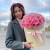 Пионовидные розы Mayra’s Pink в кремовой коробке L