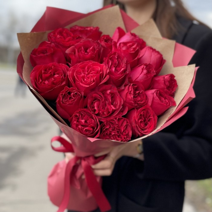 21 красная пионовидная роза Роуж Рояль