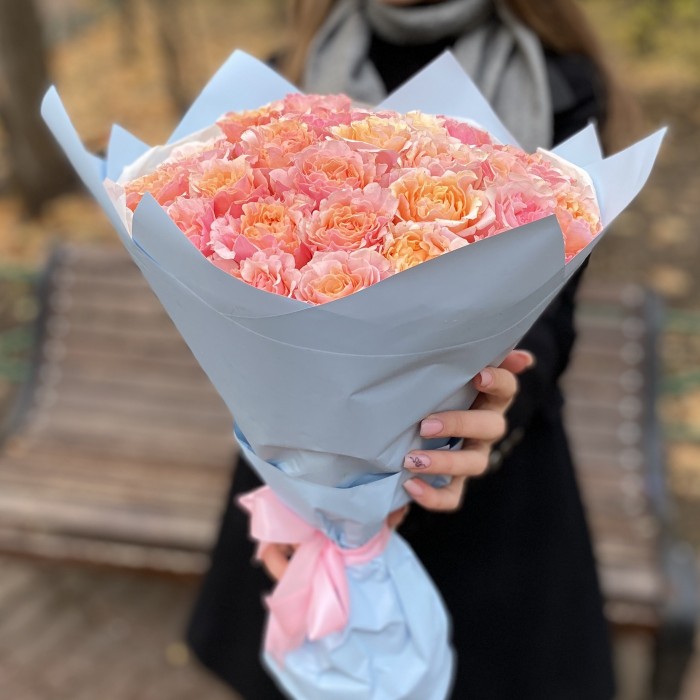 Персиковые пионовидные розы