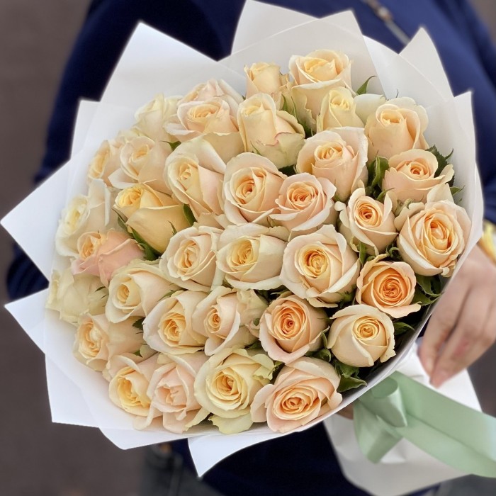 35 персиковых роз Кашмир