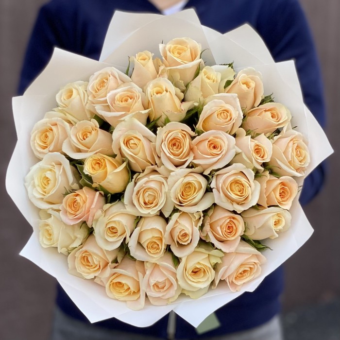 35 персиковых роз Кашмир