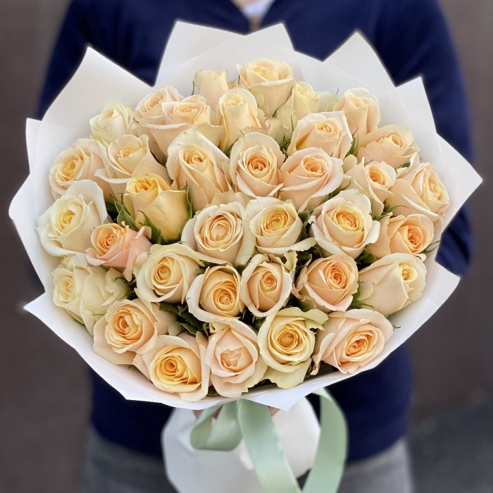35 персиковых роз Кашмир