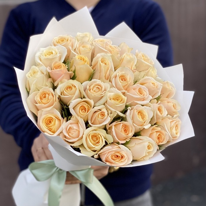 35 персиковых роз Кашмир