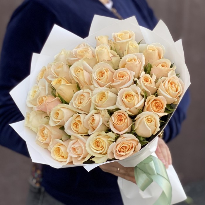35 персиковых роз Кашмир