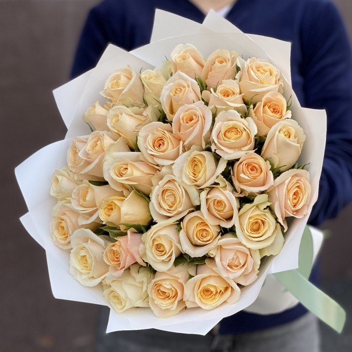 35 персиковых роз Кашмир