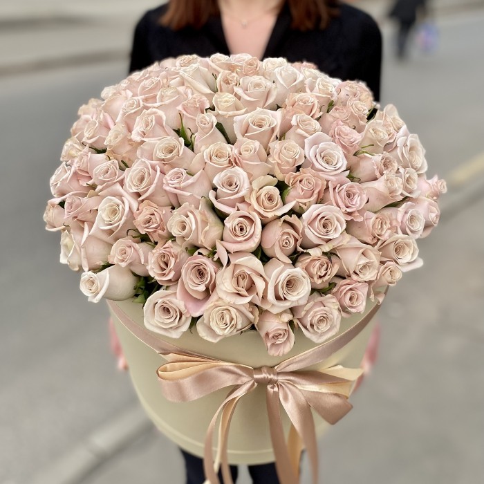 101 роза Мента в шляпной коробке