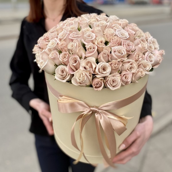 101 роза Мента в шляпной коробке