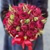 Пионовидные розы Red Lace в коробке