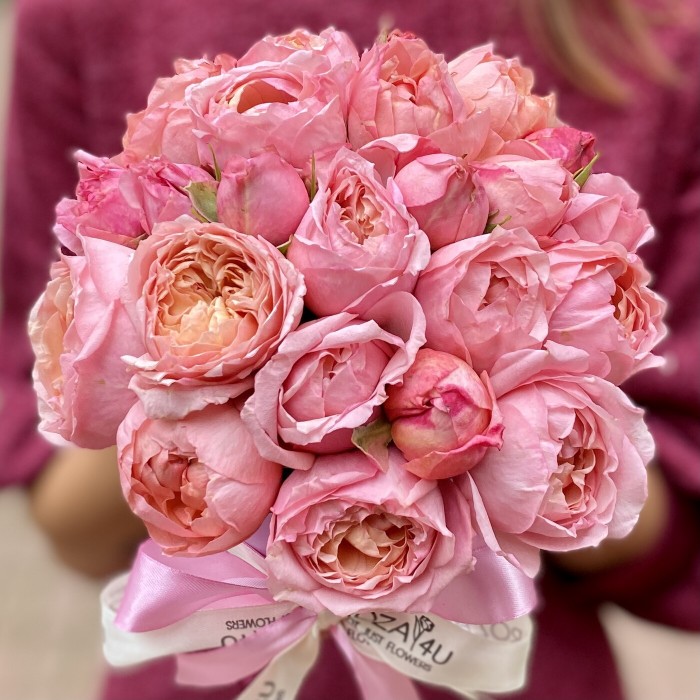 Пионовидные розы в коробке Джульетта