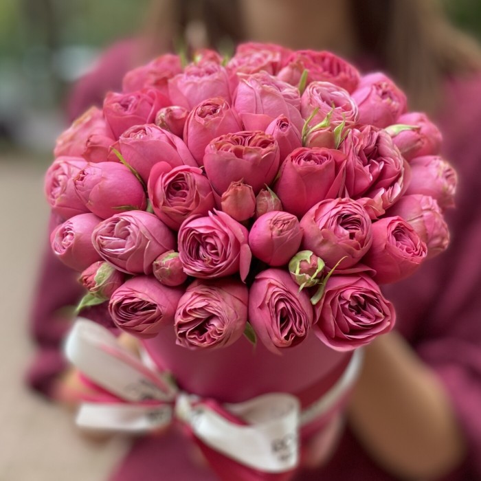 Пионовидные розы в коробке Трендсеттер