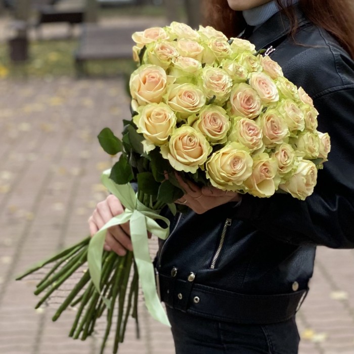 Пионовидная роза Динамик