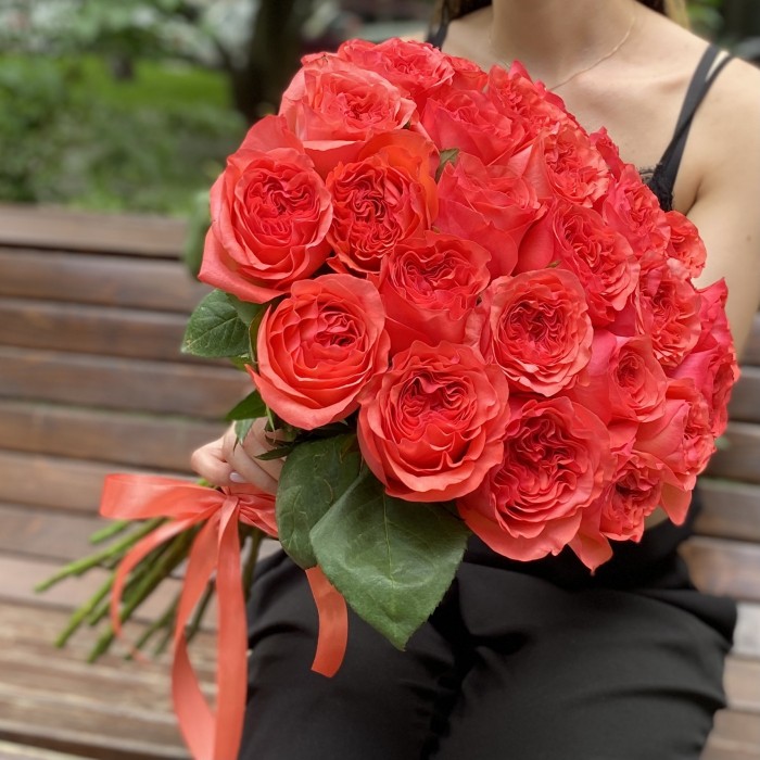 Пионовидная роза Корал Рива