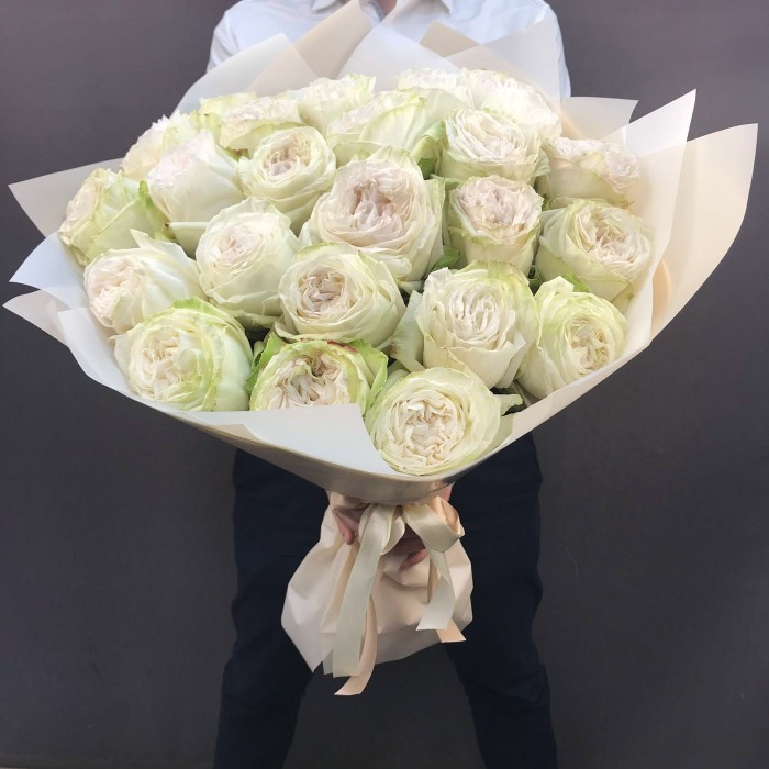 Букет из пионовидных роз White Ohara