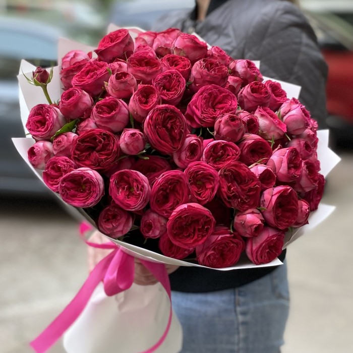 25 кустовых пионовидных роз Роял Трендсеттер