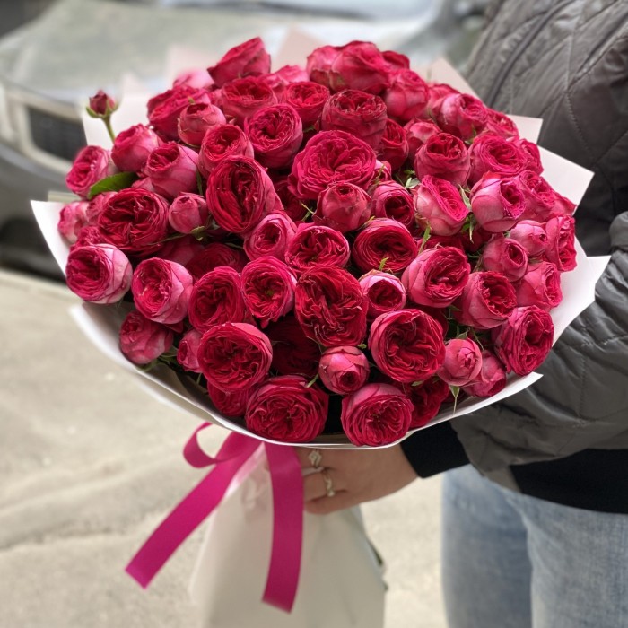 25 кустовых пионовидных роз Роял Трендсеттер