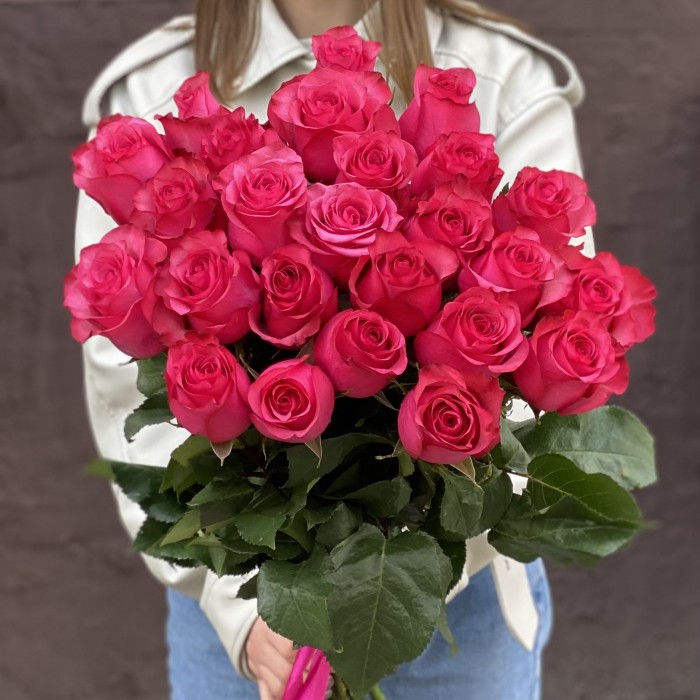 Роза малиновая Лола