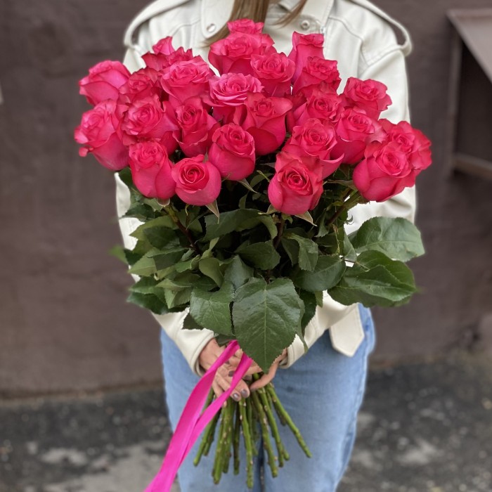 Роза малиновая Лола