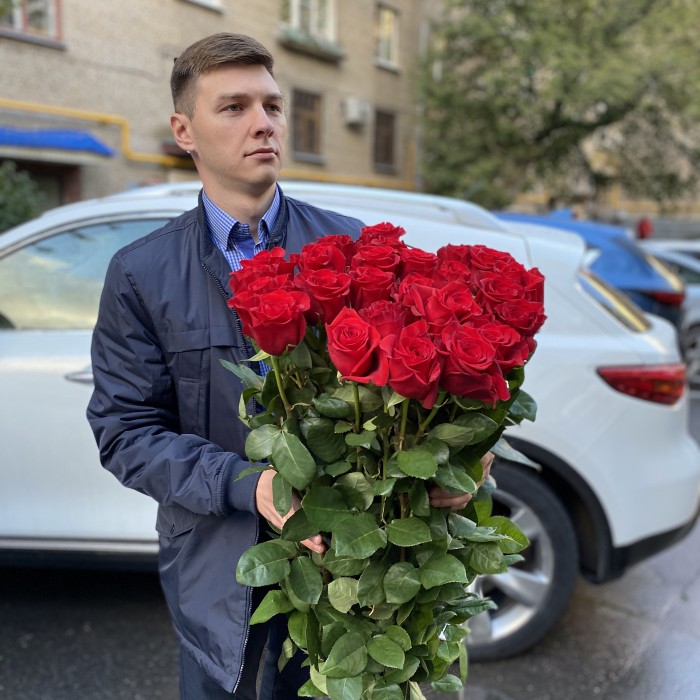 Высокие красные розы