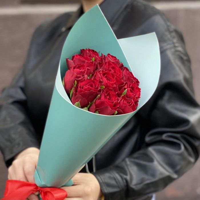 11 красных роз 40 см